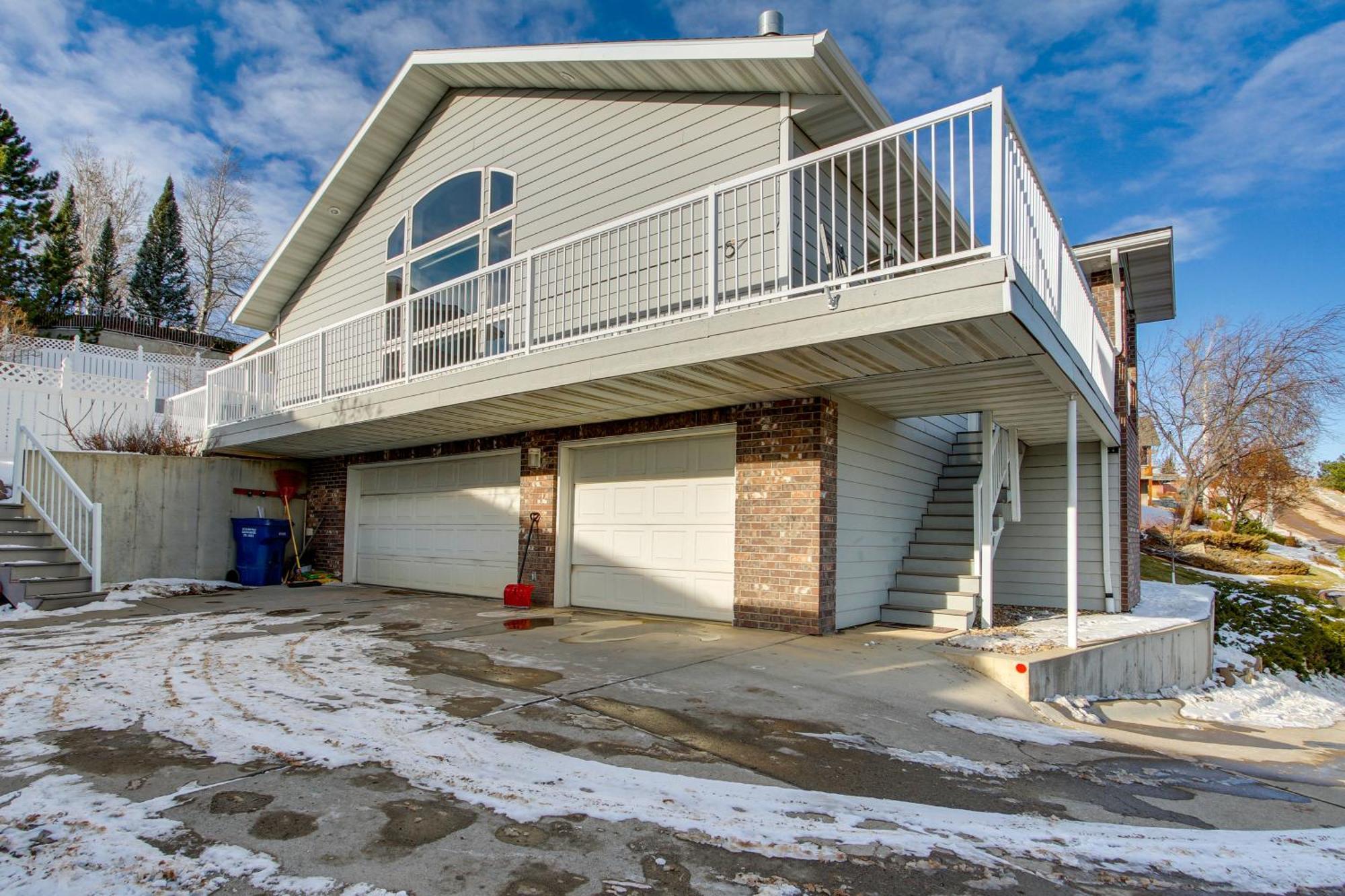Inviting Great Falls Home With Wraparound Deck! Exterior photo
