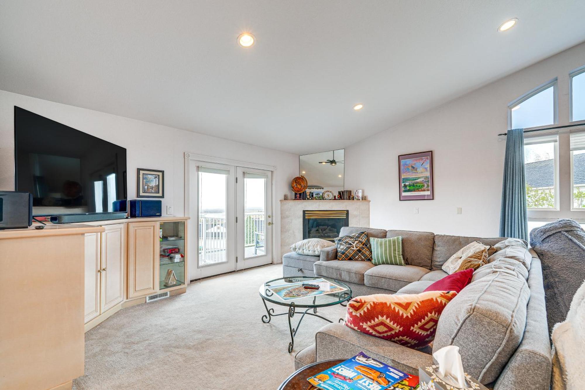 Inviting Great Falls Home With Wraparound Deck! Exterior photo