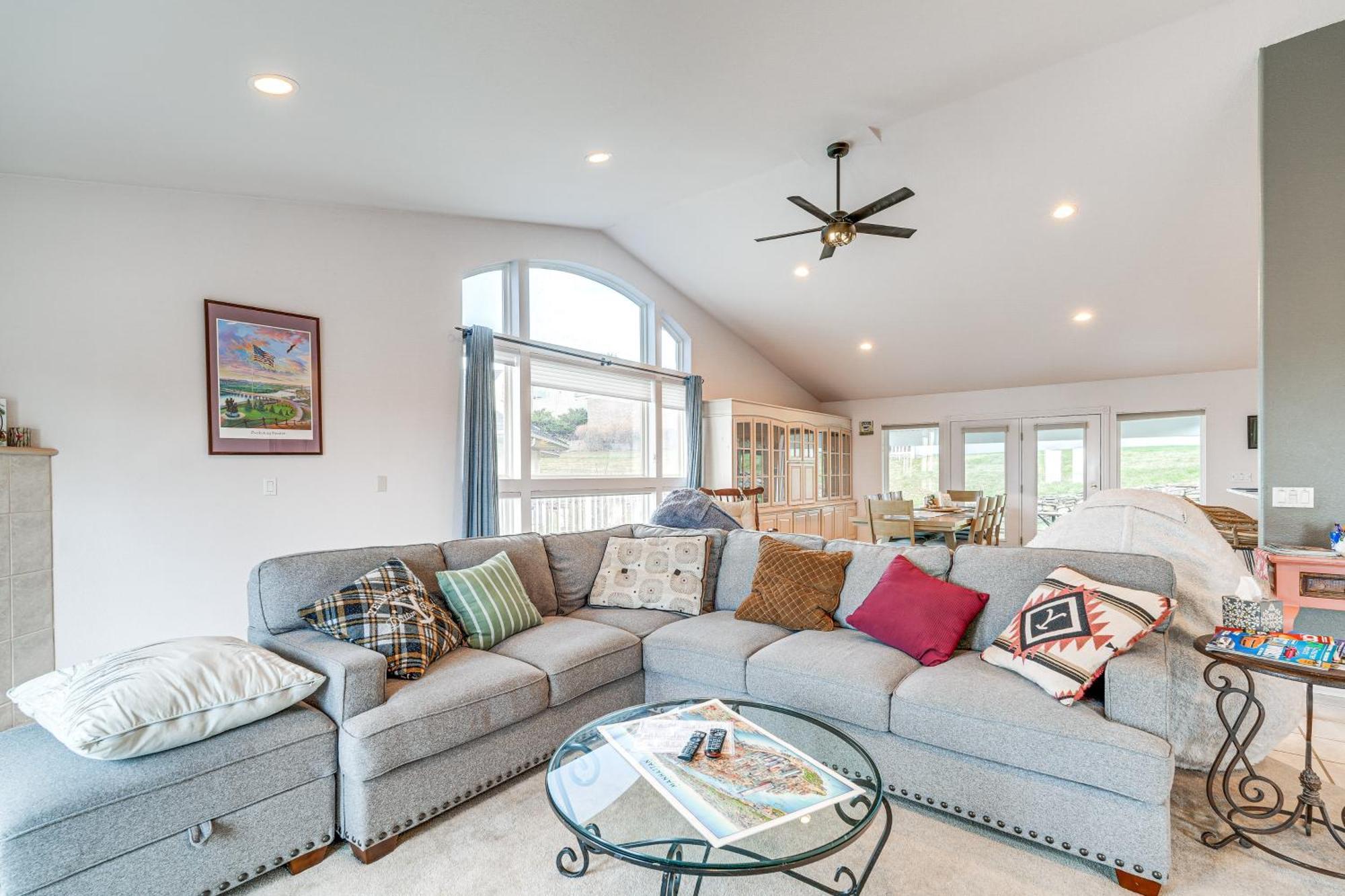 Inviting Great Falls Home With Wraparound Deck! Exterior photo